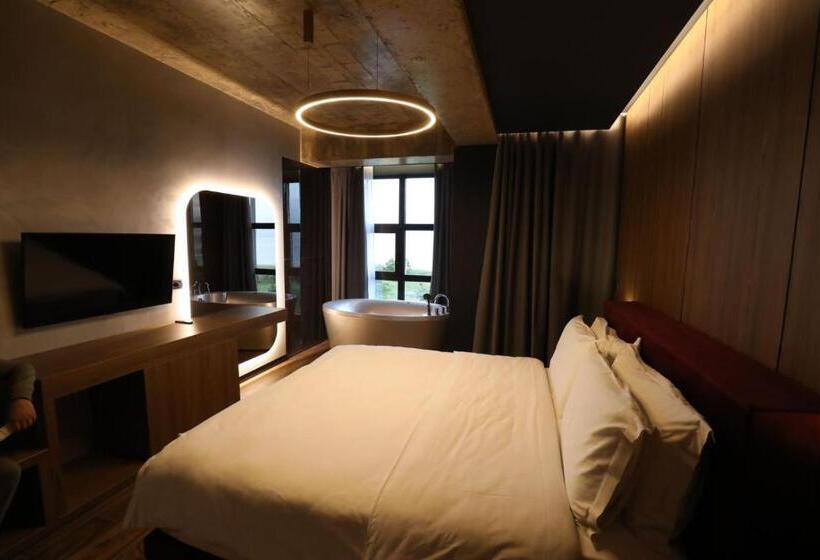 חדר דלוקס עם מרפסת, Toka Hotel Restaurant