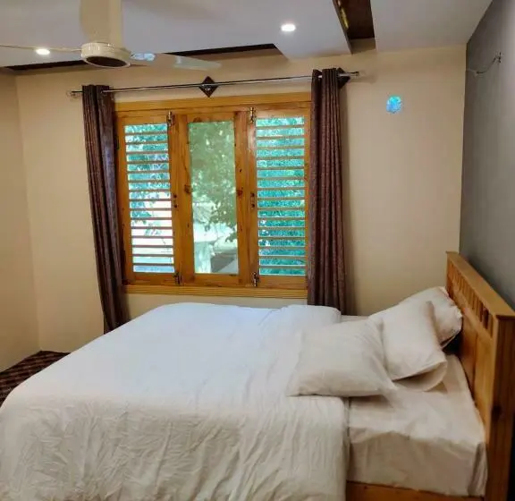 اتاق استاندارد, Pyramid Lodge