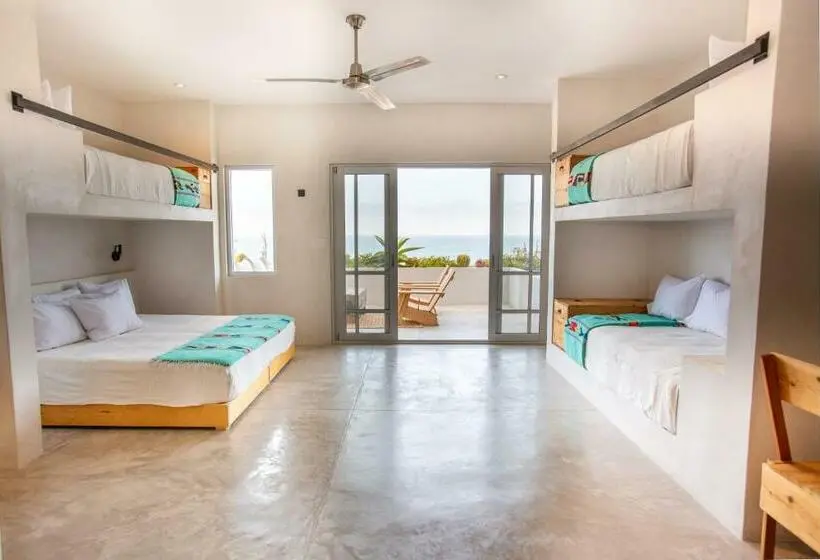 استودیوی استاندارد با چشم‌انداز دریا, Topia Retreat   Surf Suite Sur