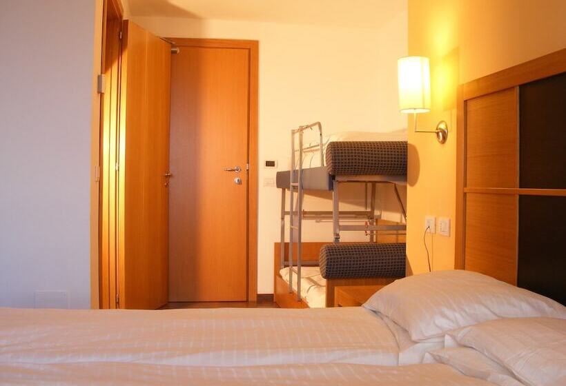 اتاق استاندارد سه نفره, Dolomiti Chalet