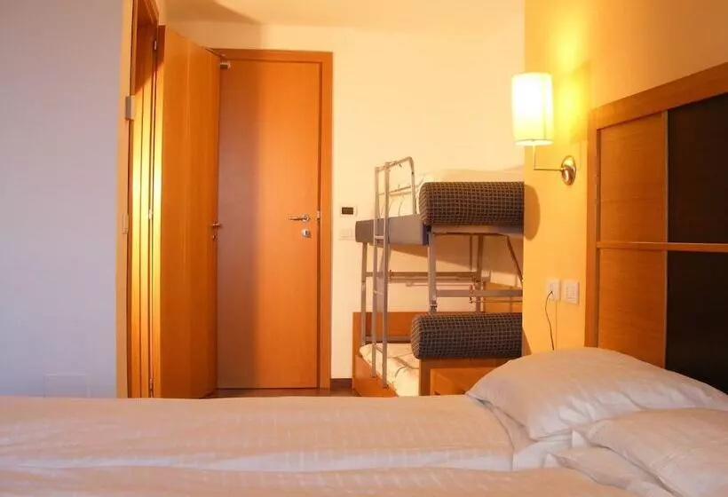 اتاق استاندارد سه نفره, Dolomiti Chalet