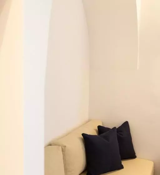 اتاق استاندارد سه تخته با بالکن, Asimina