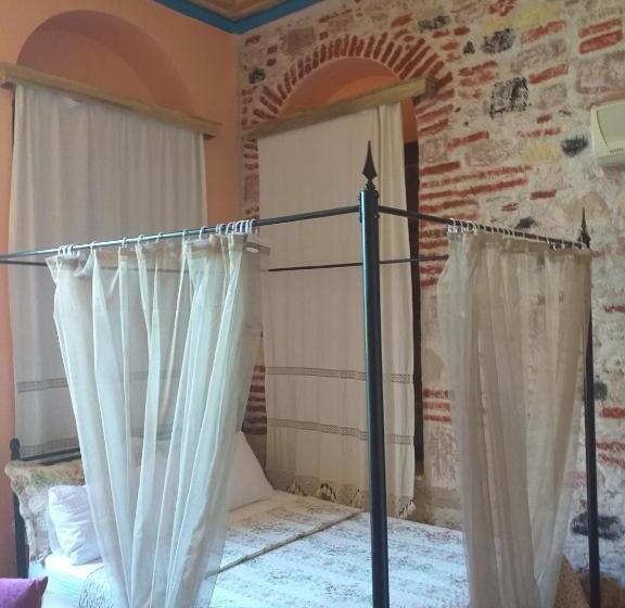 Трехместный Номер Стандарт Вид на Сад, Cunda Zehra Teyzenin Evi