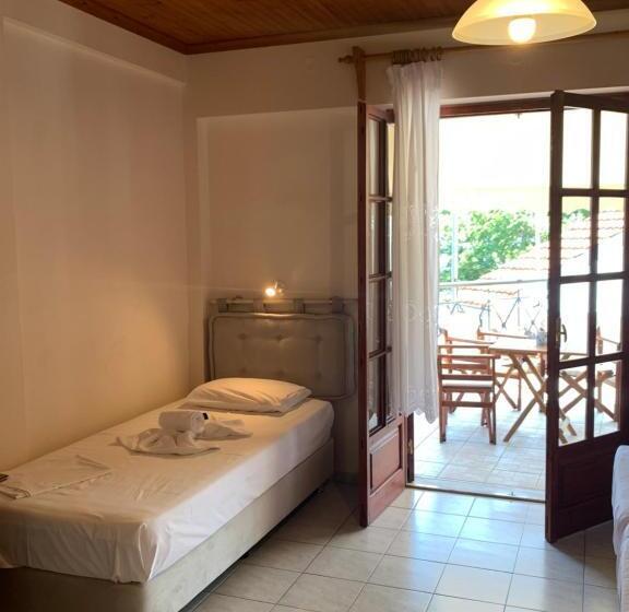 חדר סטנדרטי לשלושה עם נוף, Eleana