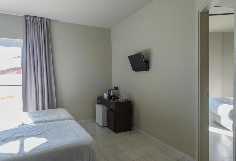 غرفة عائلية مطلّة علي البحر, Nafpaktos