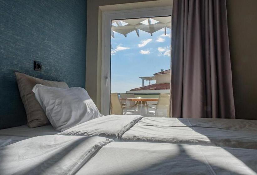 غرفة عائلية مطلّة علي البحر, Nafpaktos