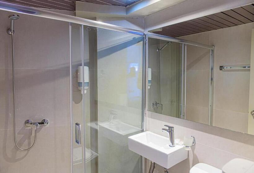 غرفة قياسية, Nafpaktos