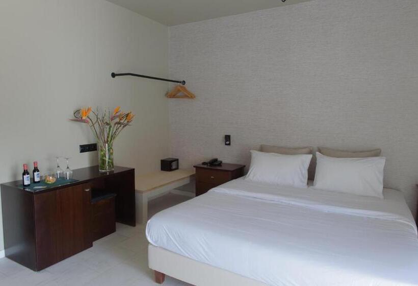 غرفة قياسية, Nafpaktos