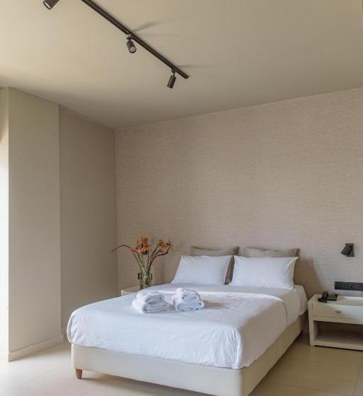 غرفة قياسية, Nafpaktos