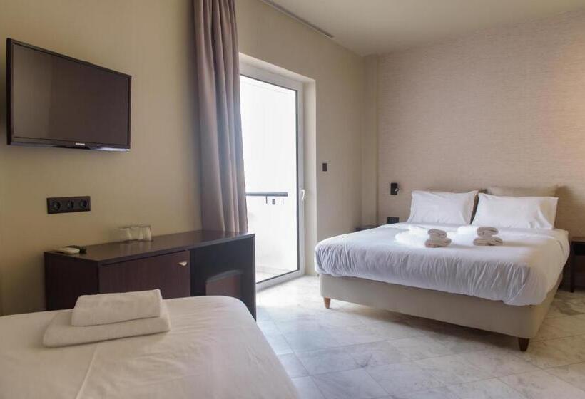 غرفة قياسية ثلاثية, Nafpaktos