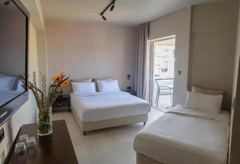 غرفة قياسية ثلاثية, Nafpaktos