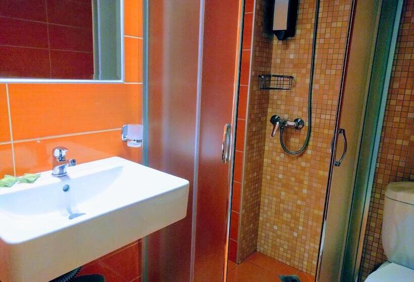 غرفة قياسية فردية, Nafpaktos