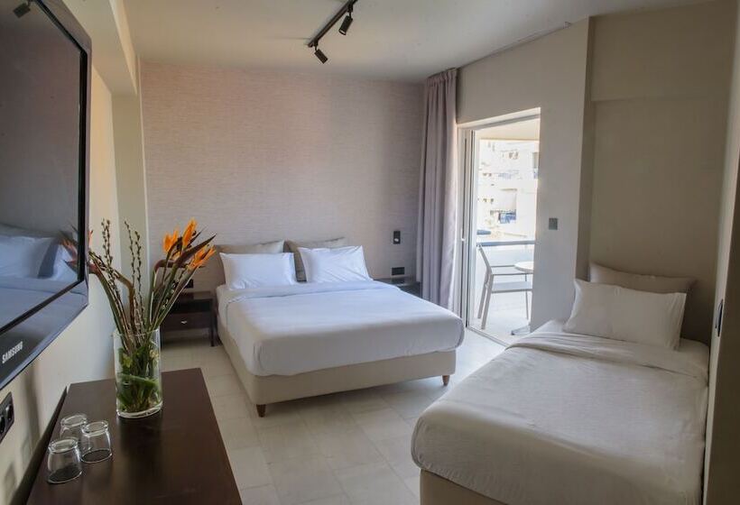 غرفة قياسية ثلاثية, Nafpaktos