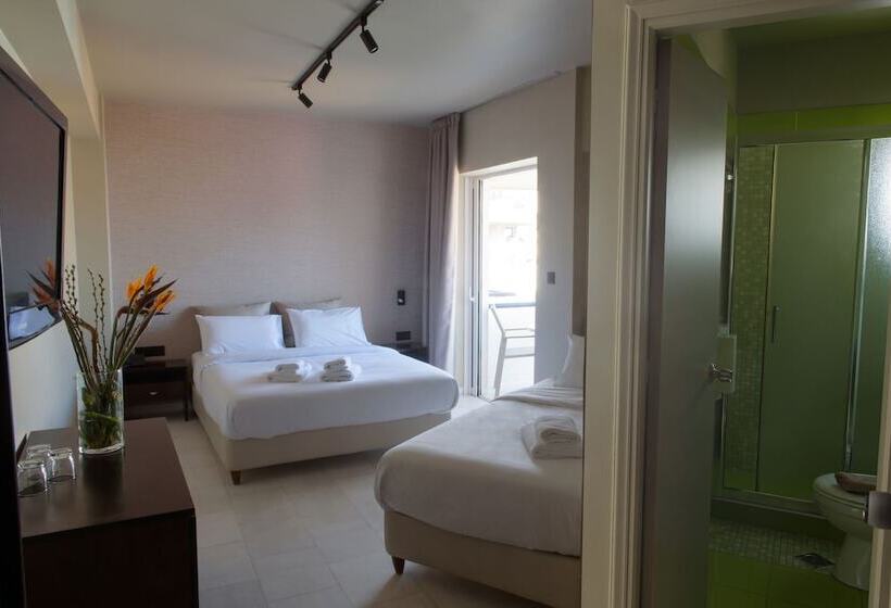 غرفة قياسية ثلاثية, Nafpaktos