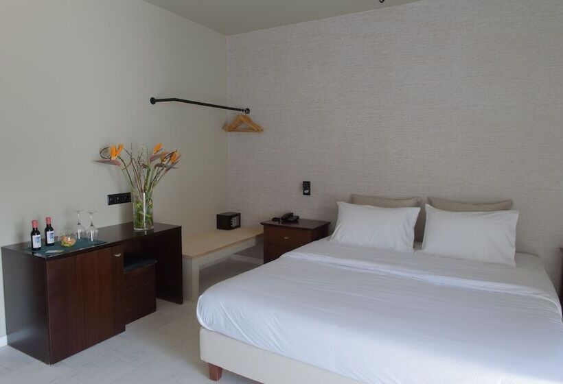 غرفة قياسية, Nafpaktos