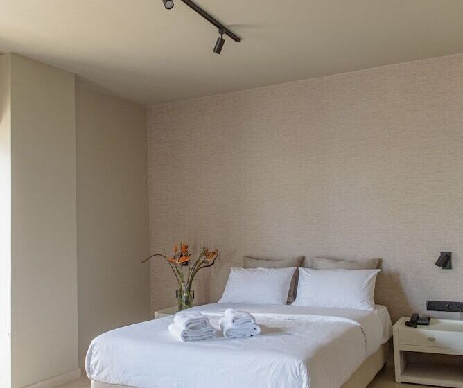 غرفة قياسية, Nafpaktos