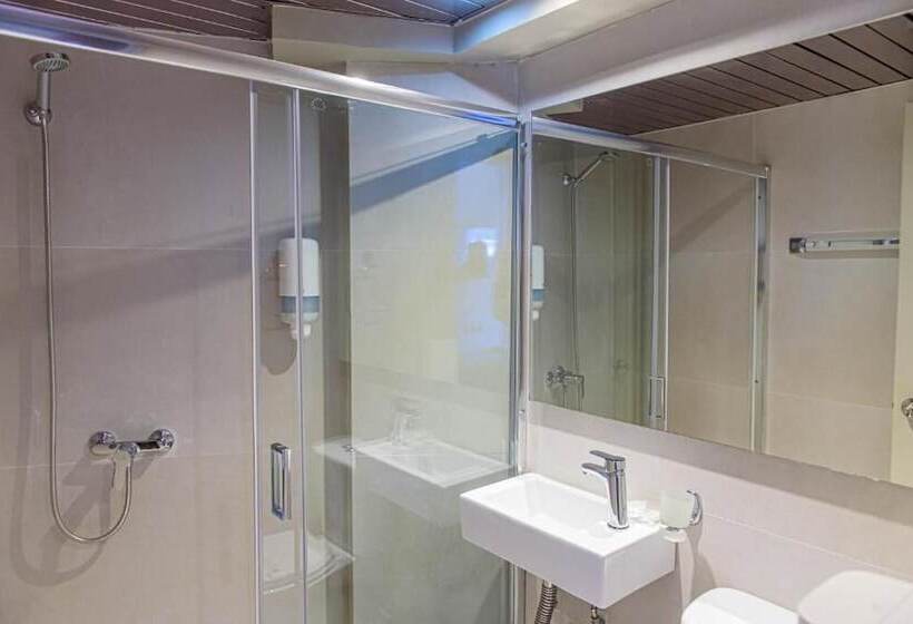 غرفة قياسية, Nafpaktos