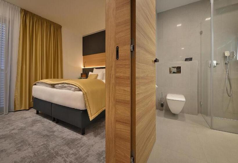 סוויטה עם טרסה, Premium Wellness & Wine Hotel Znojmo