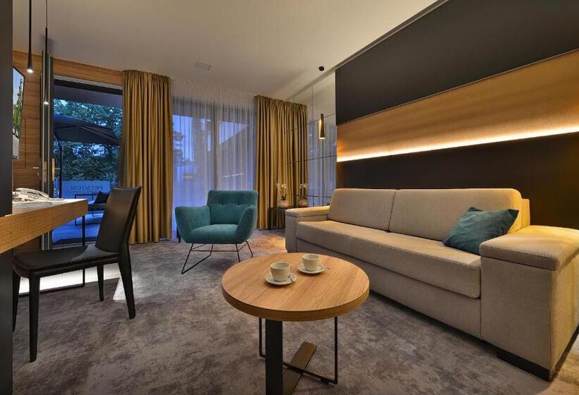 Люкс с Террасой, Premium Wellness & Wine Hotel Znojmo