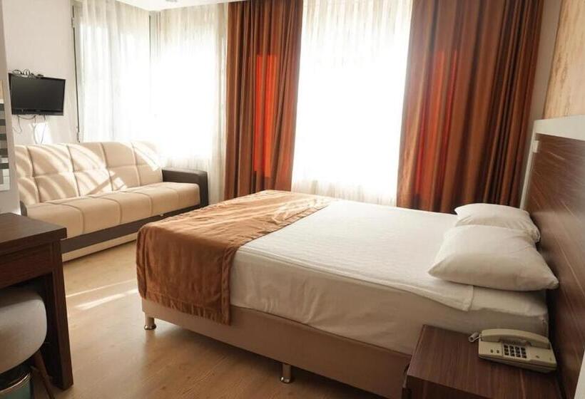 اتاق استاندارد سه نفره, River