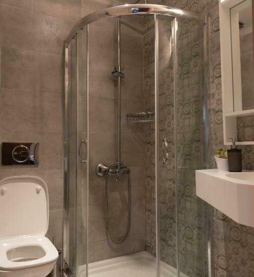 חדר סטנדרט, Stamos