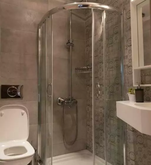 Chambre Standard, Stamos