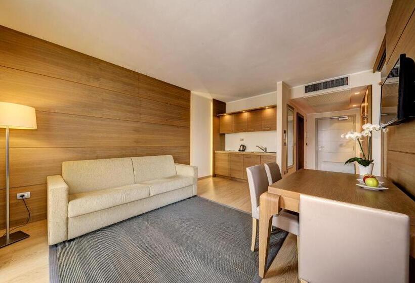 سوئیت رویال, Art & Design Hotel Napura