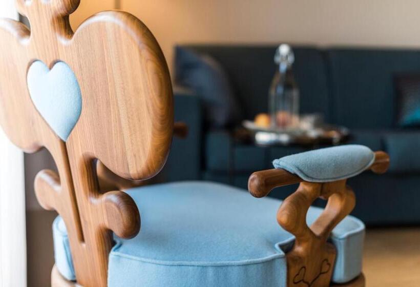 سوئیت جونیور با تراس, Art & Design Hotel Napura