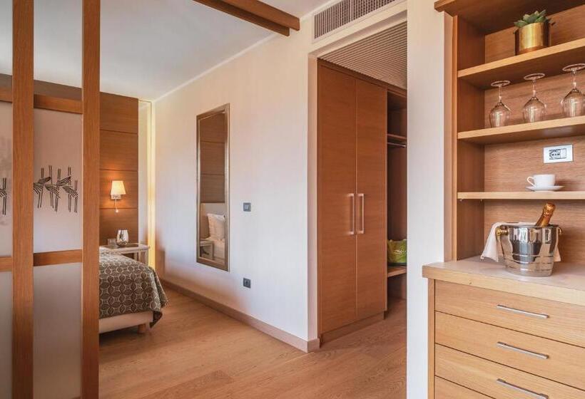 سوییت جونیور لوکس, Art & Design Hotel Napura