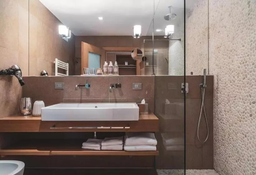 سوییت, Art & Design Hotel Napura