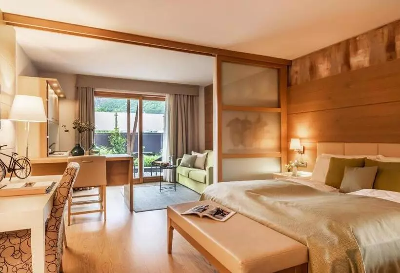 سوییت, Art & Design Hotel Napura