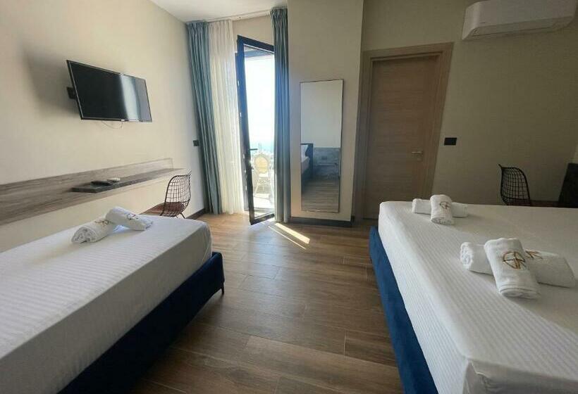 اتاق سه نفره دلوکس با چشم‌انداز دریا, Gogo S Boutique