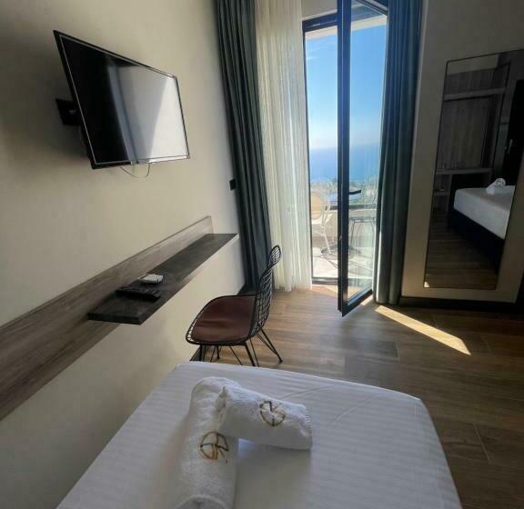 اتاق سه نفره دلوکس با چشم‌انداز دریا, Gogo S Boutique