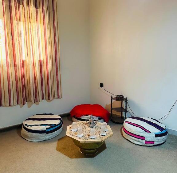 اتاق استاندارد, The Best Stop