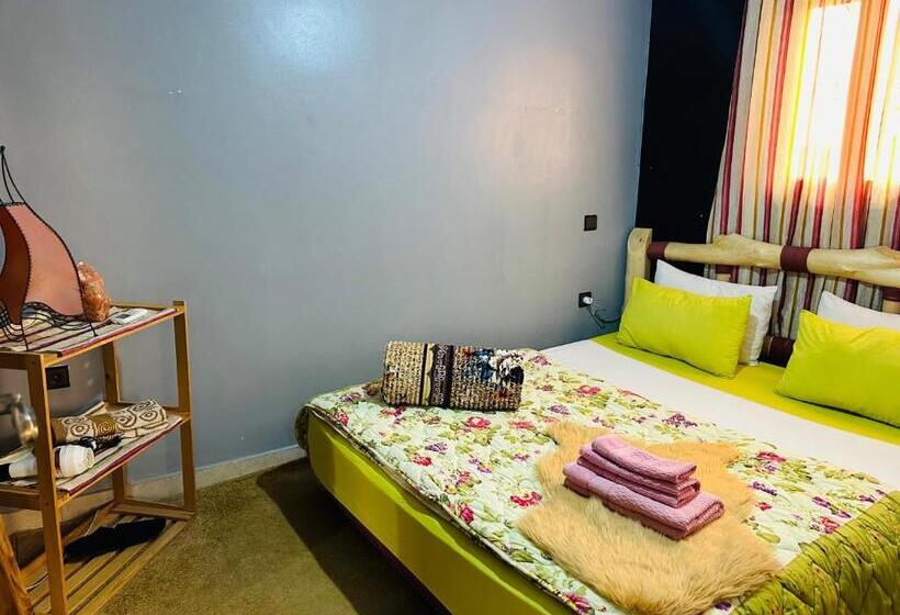 اتاق عادی, The Best Stop