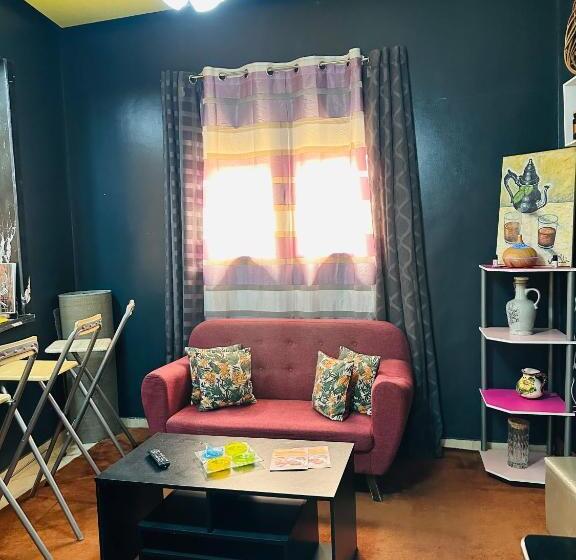 اتاق استاندارد, The Best Stop