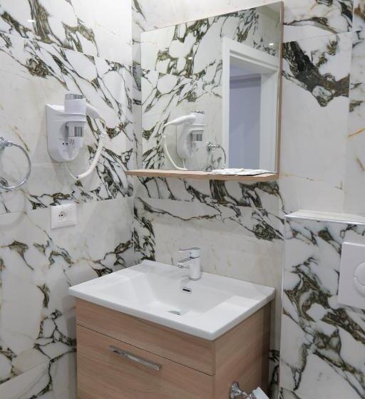 غرفة ديلوكس ثلاثية, Rumani 3 Islands