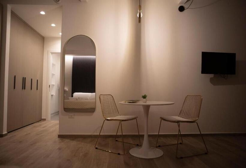 سوییت خانوادگی, House Room Civico 56