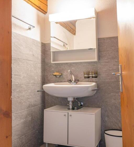 חדר סטנדרט לשלושה, Chrona Bed & Breakfast