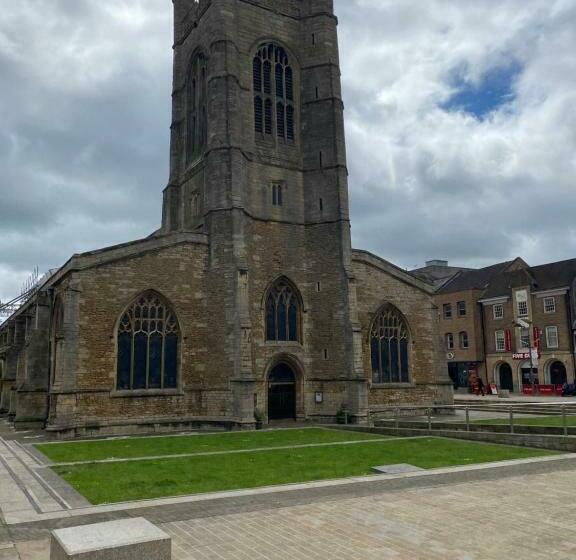 침실 1개 아파트, Peterborough City Center One Bed Apartment With Free Private Parking