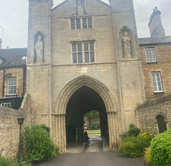 Huoneisto 1 Makuuhuone, Peterborough City Center Near Healthcare Center One Bed Apartment With Free Private Parking Contract