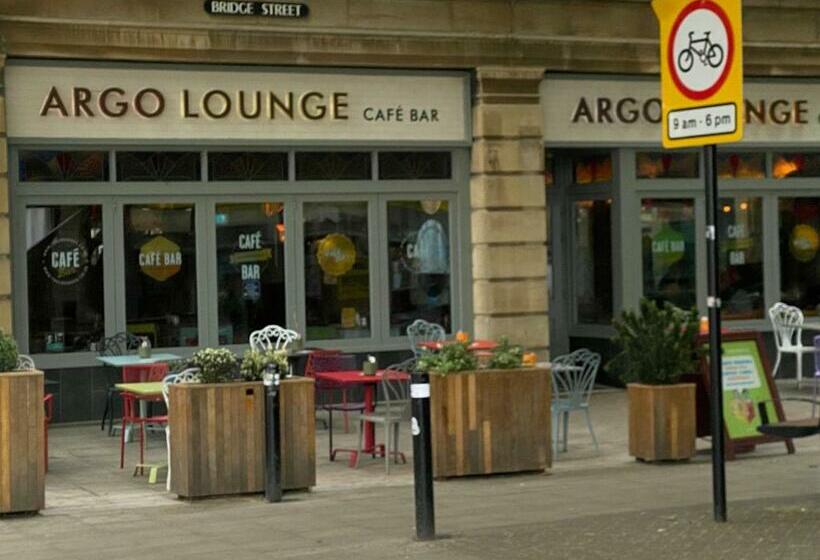 Апартаменты 1 Спальня, Peterborough City Center One Bed Apartment With Free Private Parking