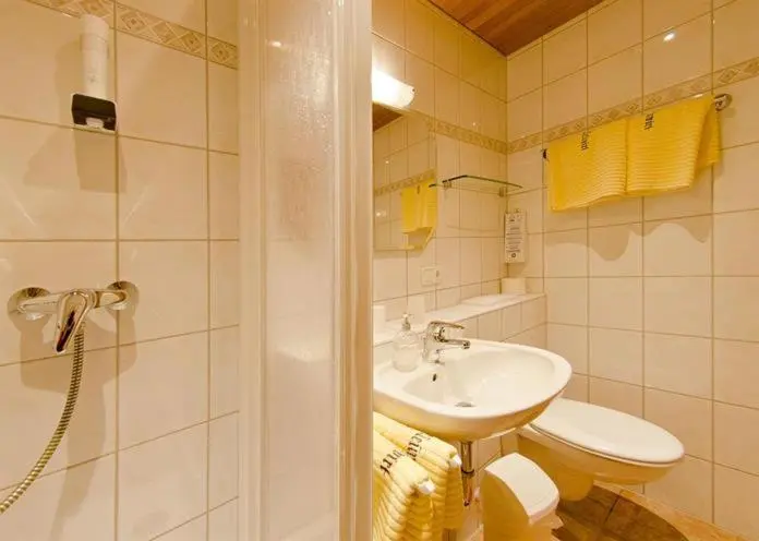 Standard Yhden Hengen Huone, Gasthof Und Pension Neuwirt