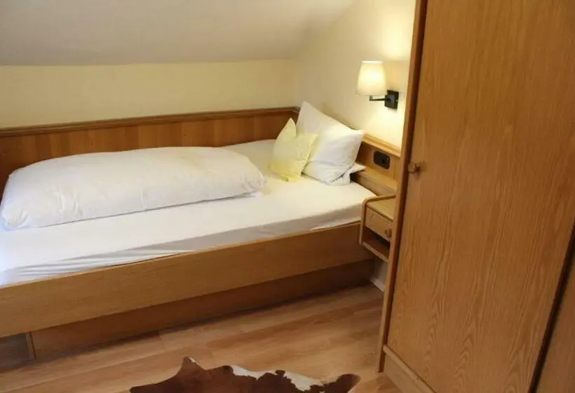 Standard Yhden Hengen Huone, Gasthof Und Pension Neuwirt