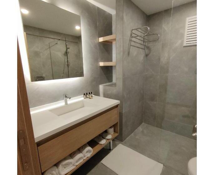 デラックストリプルルーム, Yalinn Boutique