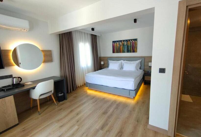 デラックストリプルルーム, Yalinn Boutique