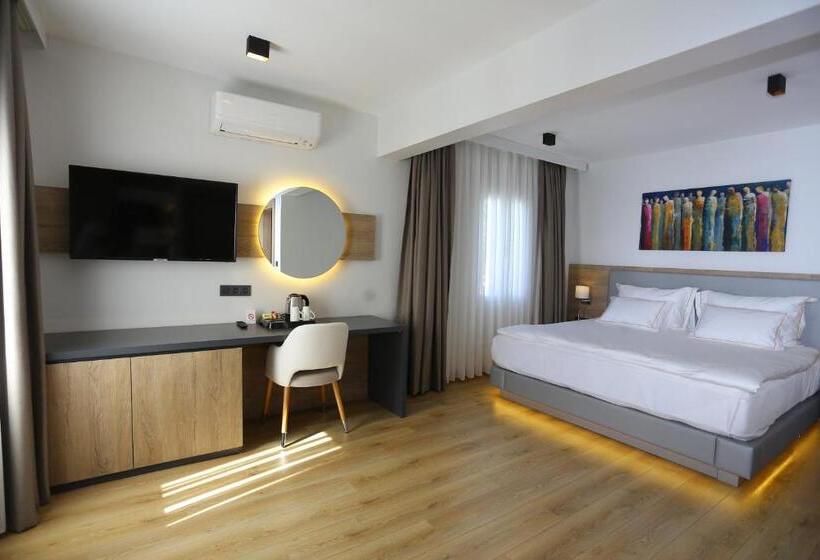 デラックストリプルルーム, Yalinn Boutique