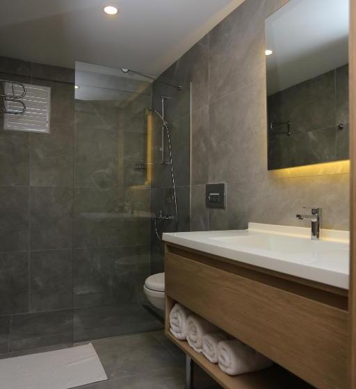 デラックストリプルルーム, Yalinn Boutique