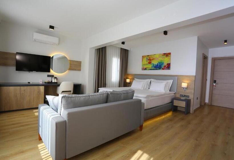 デラックストリプルルーム, Yalinn Boutique