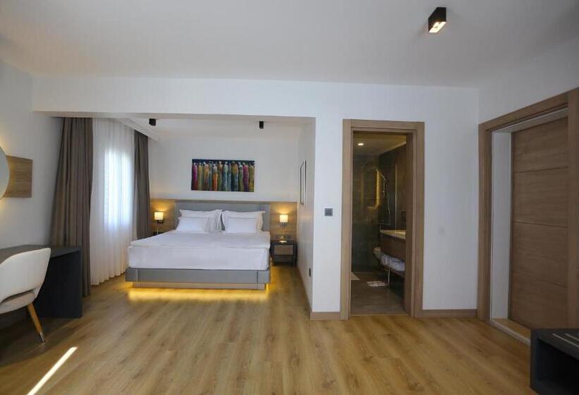 デラックストリプルルーム, Yalinn Boutique